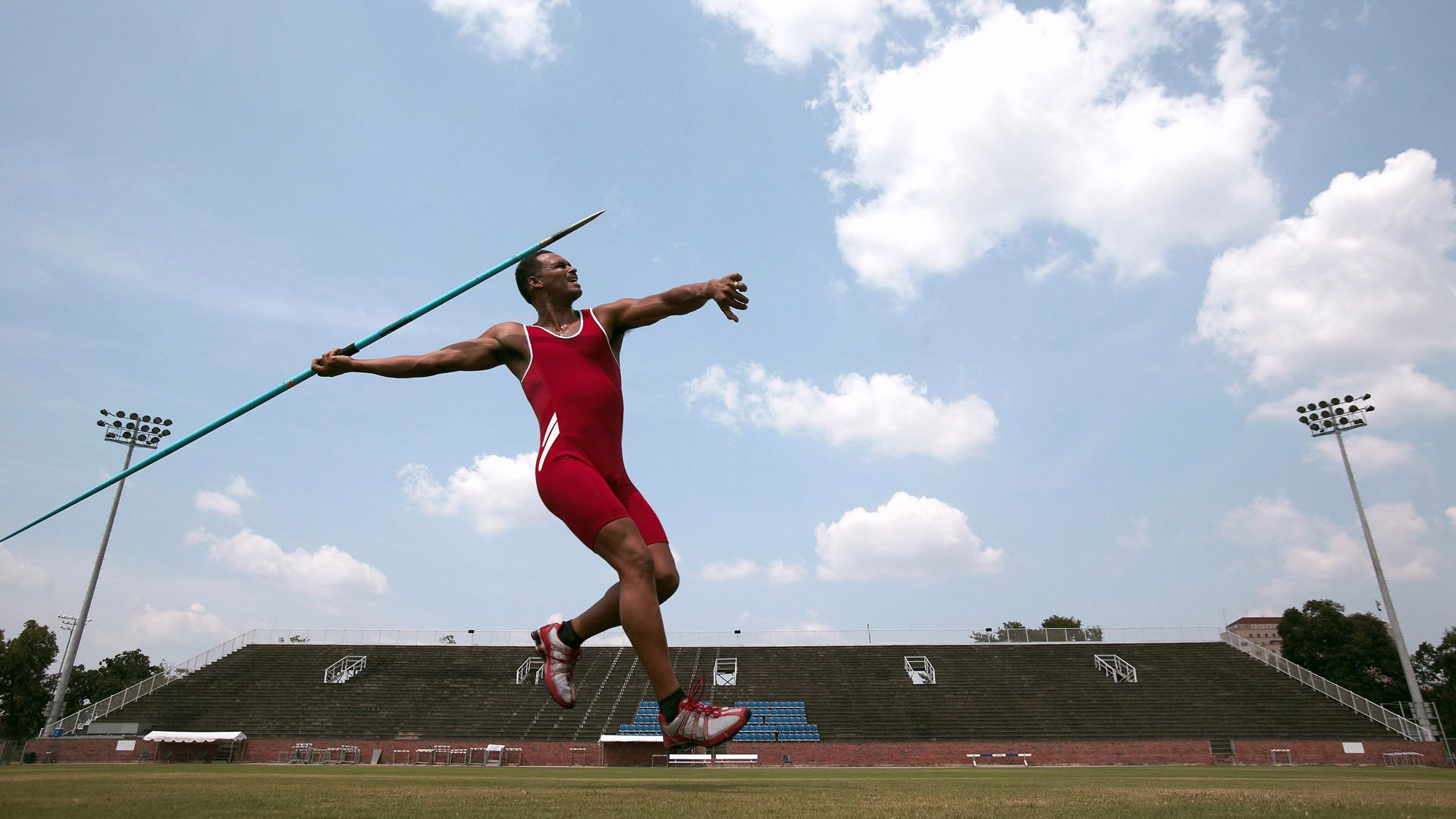 世界杯：法国队回国 群星站在阳台向球迷致意